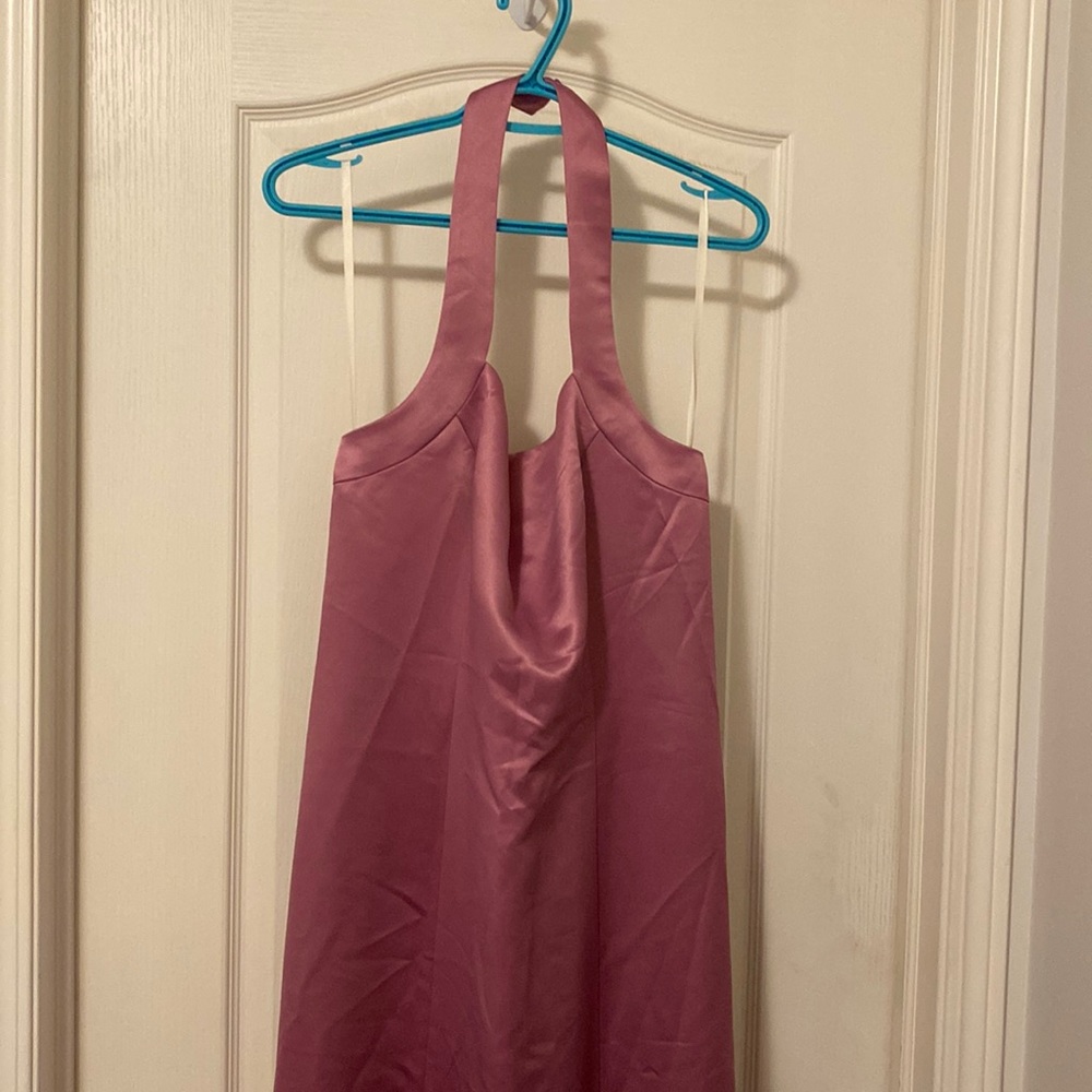 Long silky dress, around neck strap